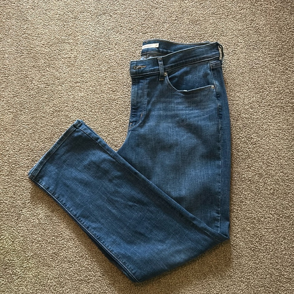 Levi’s Women's Classic Mid Rise Straight-Leg Jean